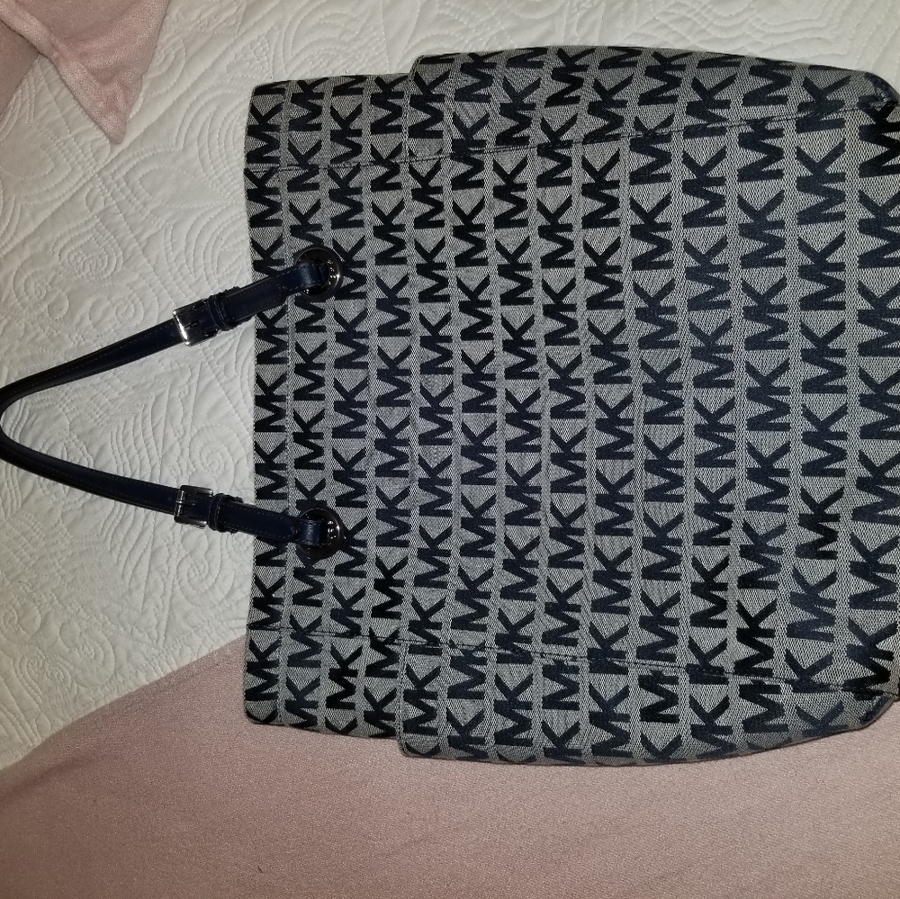 MK Michael Kors - Picture 1 of 3